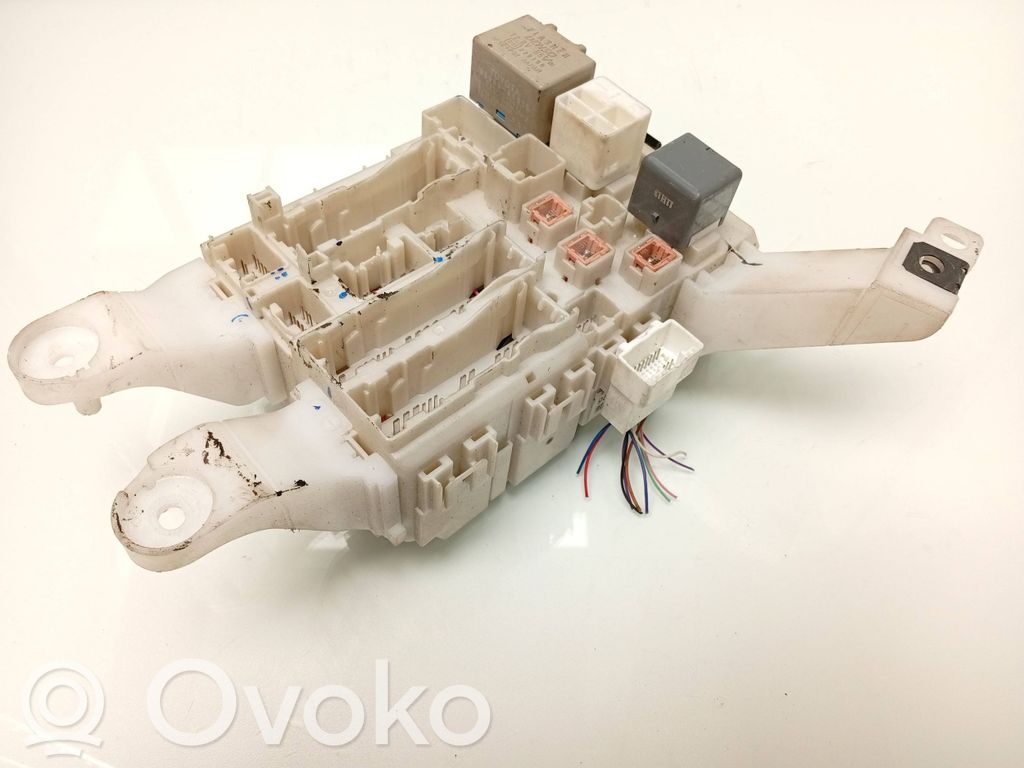 Toyota Auris 150 Ramka / Moduł bezpieczników 