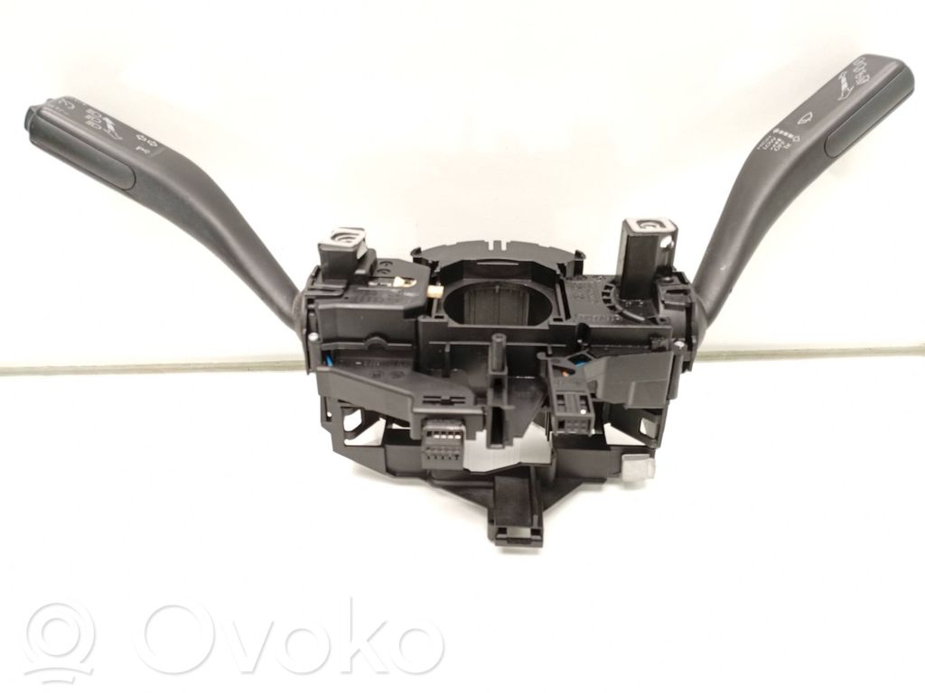 Volkswagen Golf VI Wiper turn signal indicator stalk/switch 