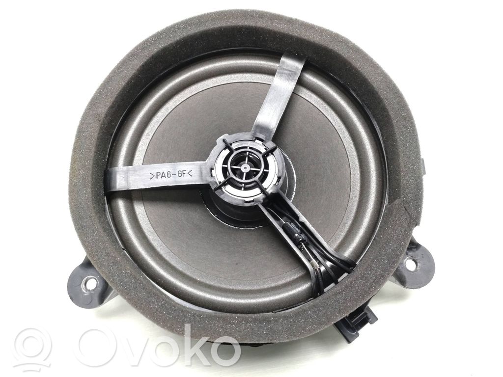 Volvo XC90 Garsiakalbis (-iai) galinėse duryse 