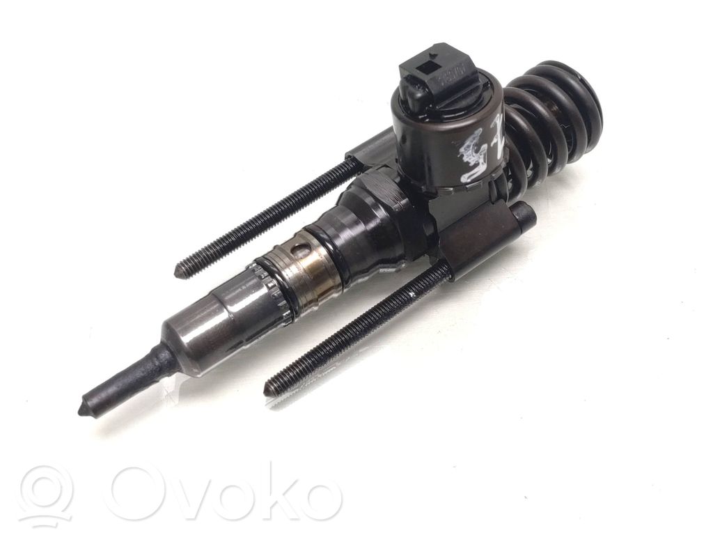 Audi A6 S6 C6 4F Fuel injector 