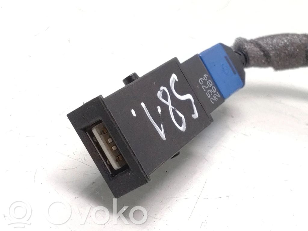 Opel Insignia A USB socket connector 