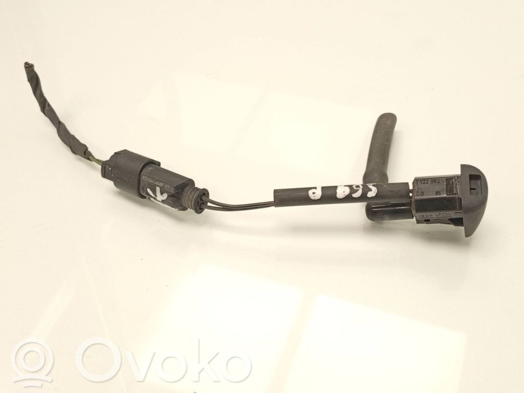 BMW 5 E60 E61 Windshield washer spray nozzle 