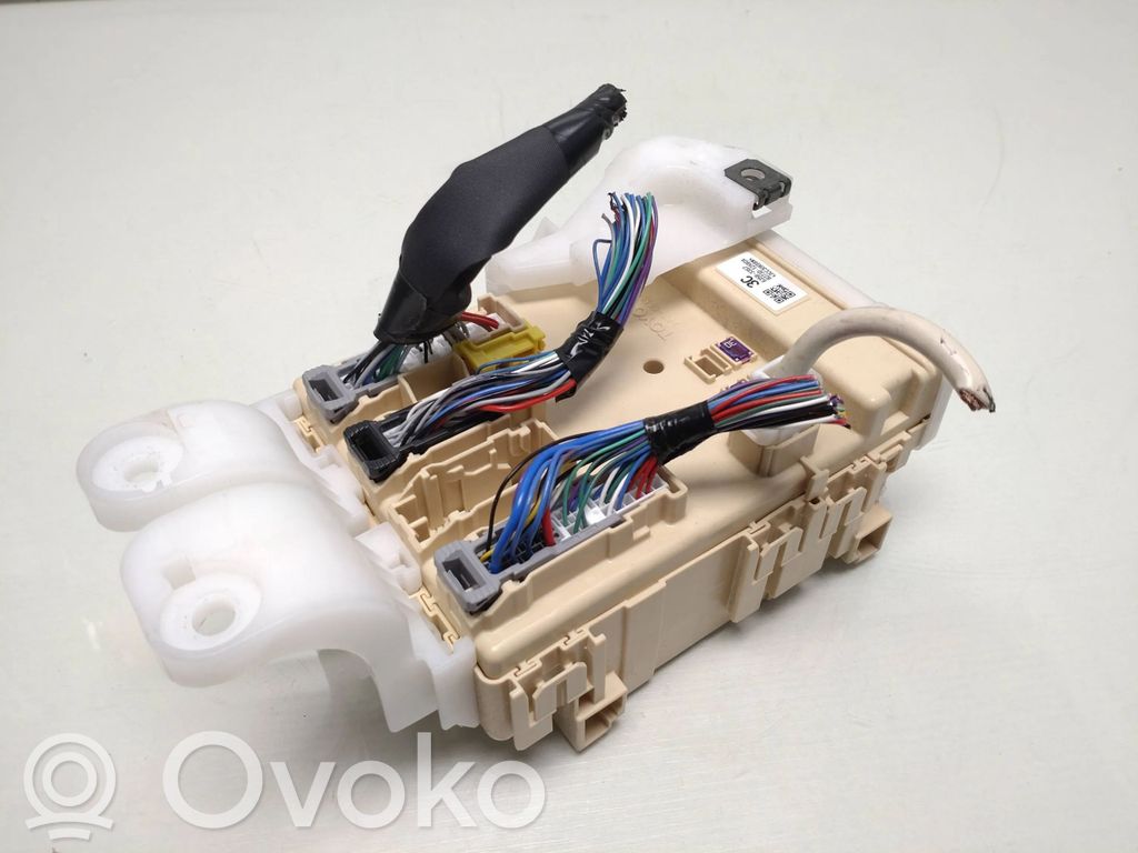 Toyota Auris E180 Módulo de fusible 