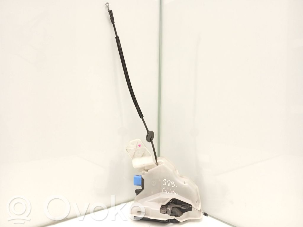 Volkswagen Golf VI Rear door lock 