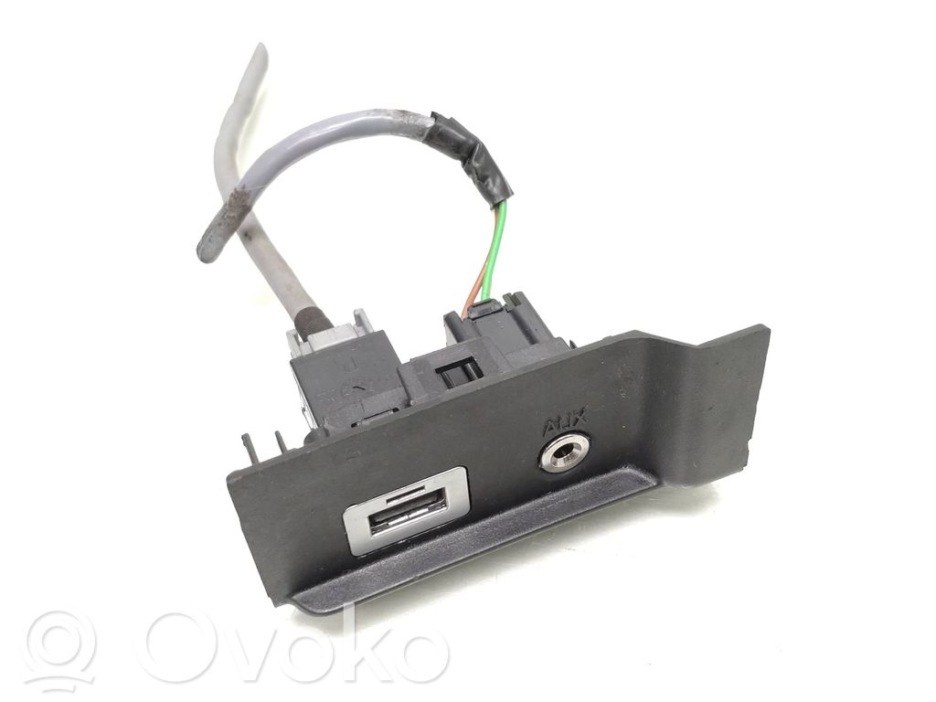 Volvo V60 Enchufe conector entrada auxiliar 