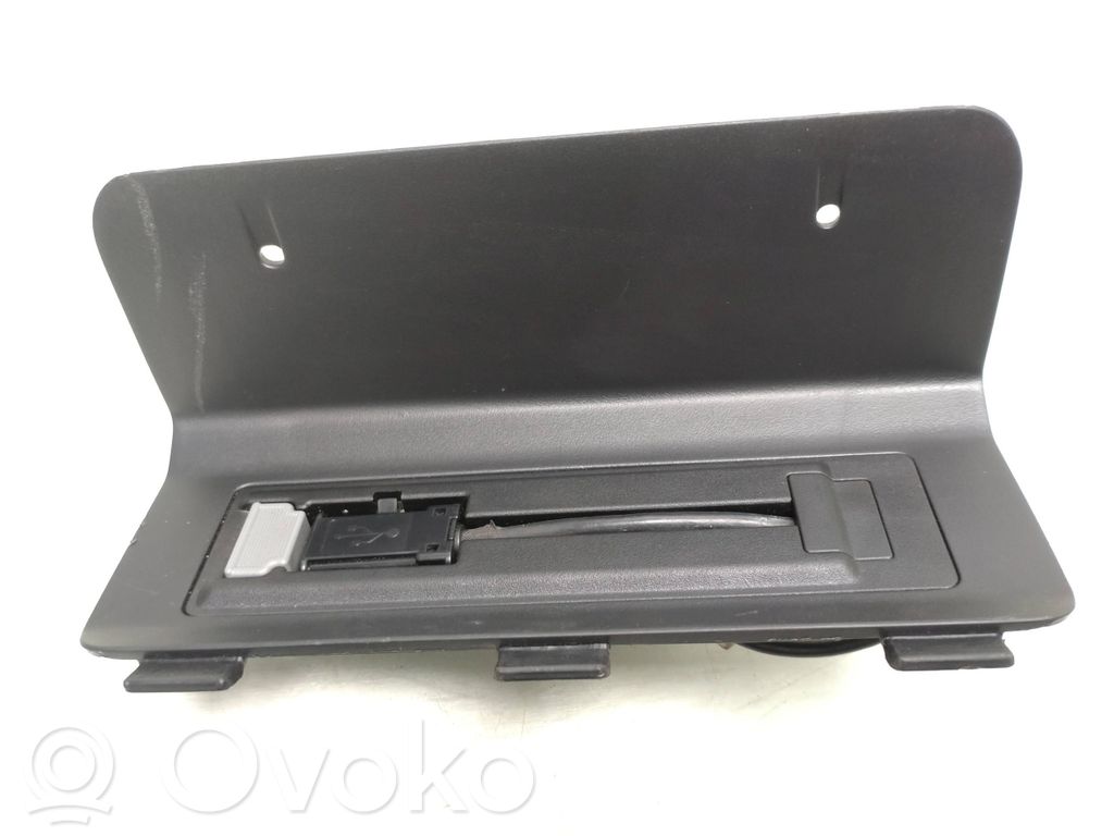 Honda CR-V USB socket connector 