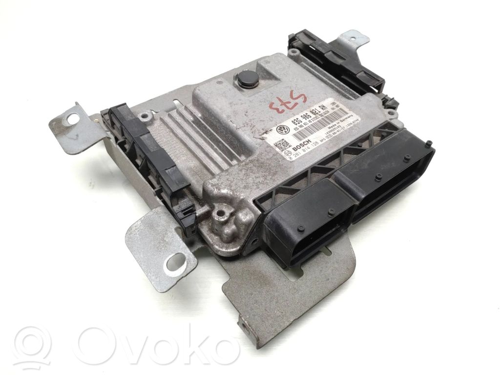 Volkswagen Touran I Engine control unit/module 