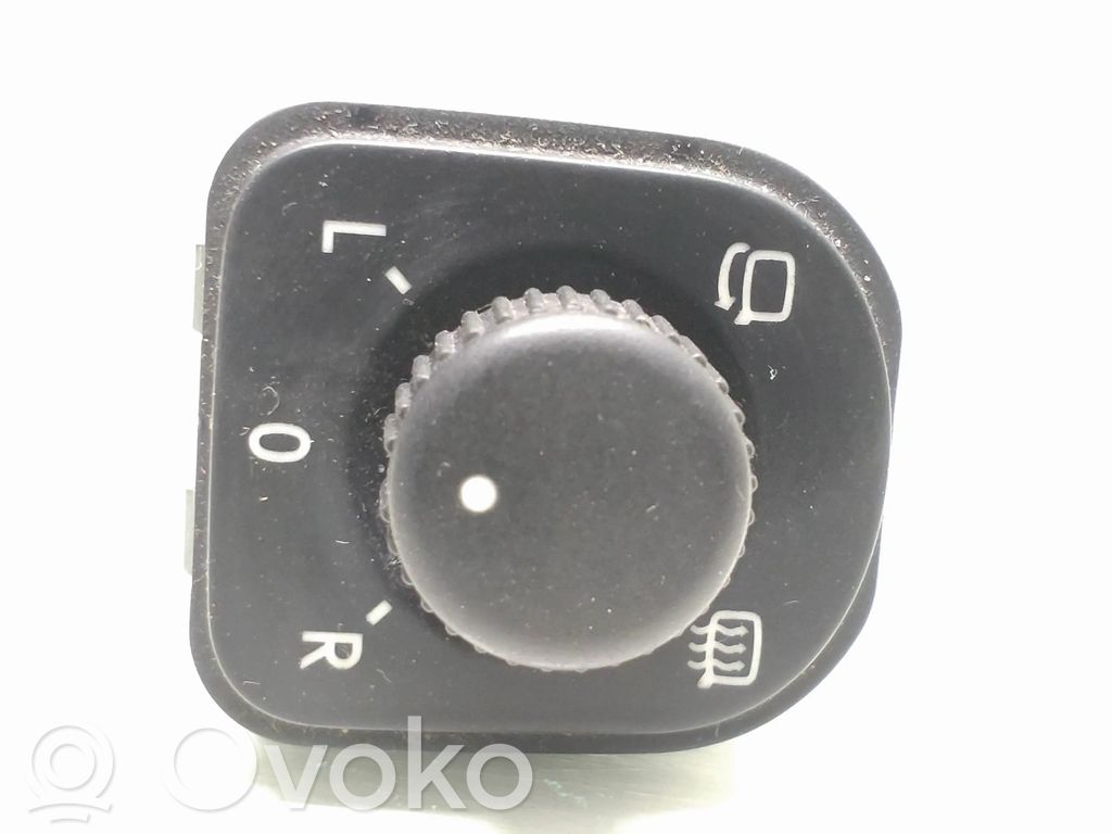 Volkswagen Tiguan Wing mirror switch 