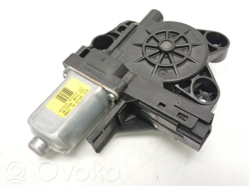 Volvo V70 Motor del regulador de la ventanilla de la puerta delantera 