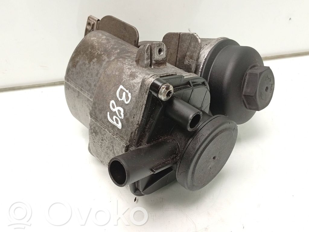Volvo V70 Oil filter mounting bracket 