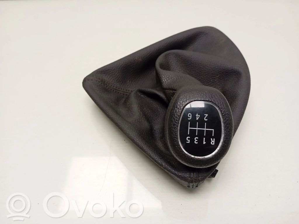 BMW 1 E81 E87 Pavarų perjungimo svirties apdaila (oda, bumbulas) 