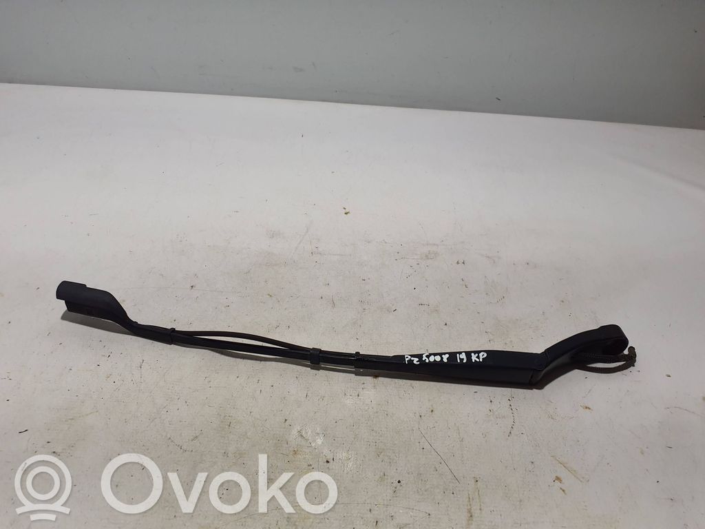 Peugeot 5008 II Front wiper blade arm 