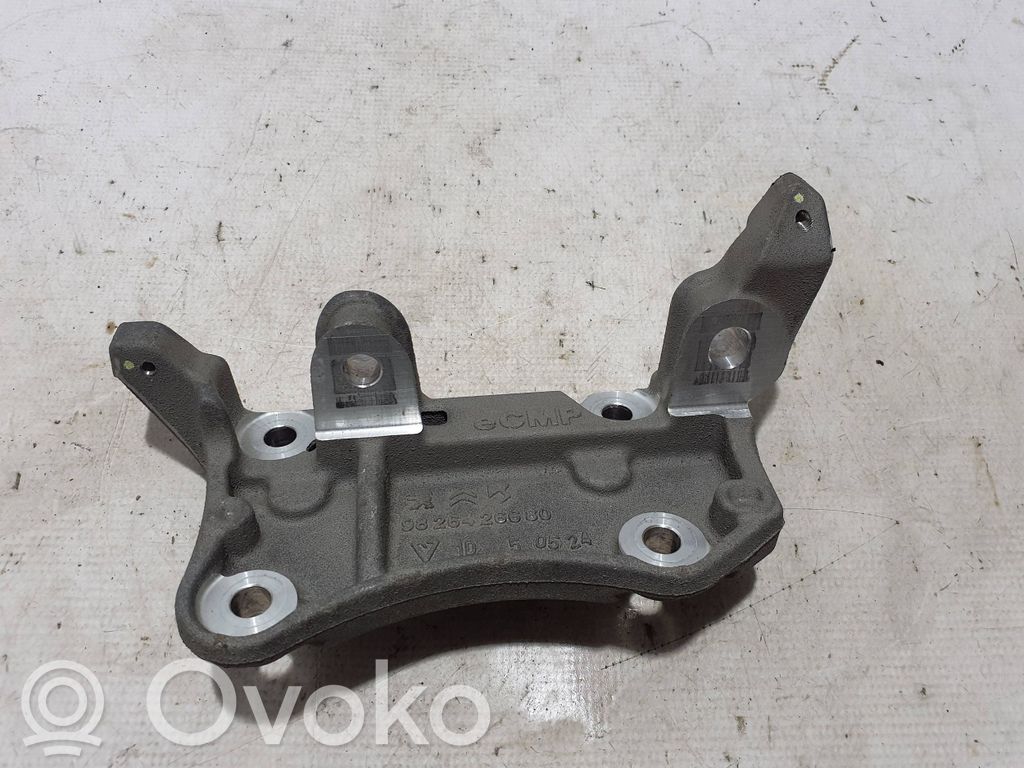 Peugeot 208 II Engine mounting bracket 