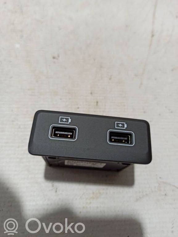 Renault Express USB socket connector 