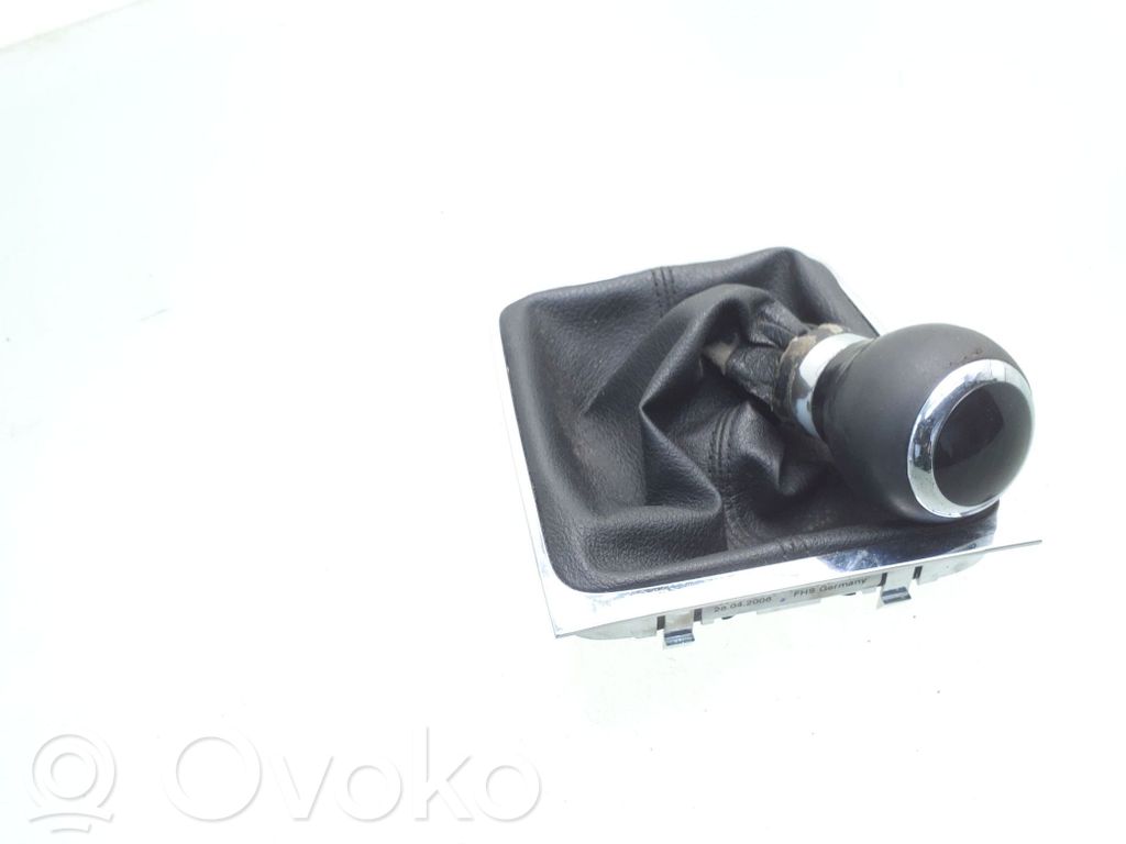 Volkswagen PASSAT B6 Perilla/embellecedor de cuero de la palanca de cambios 