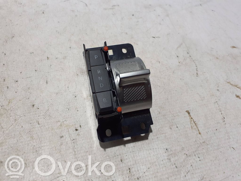 Peugeot 208 II Gear shifter/selector 