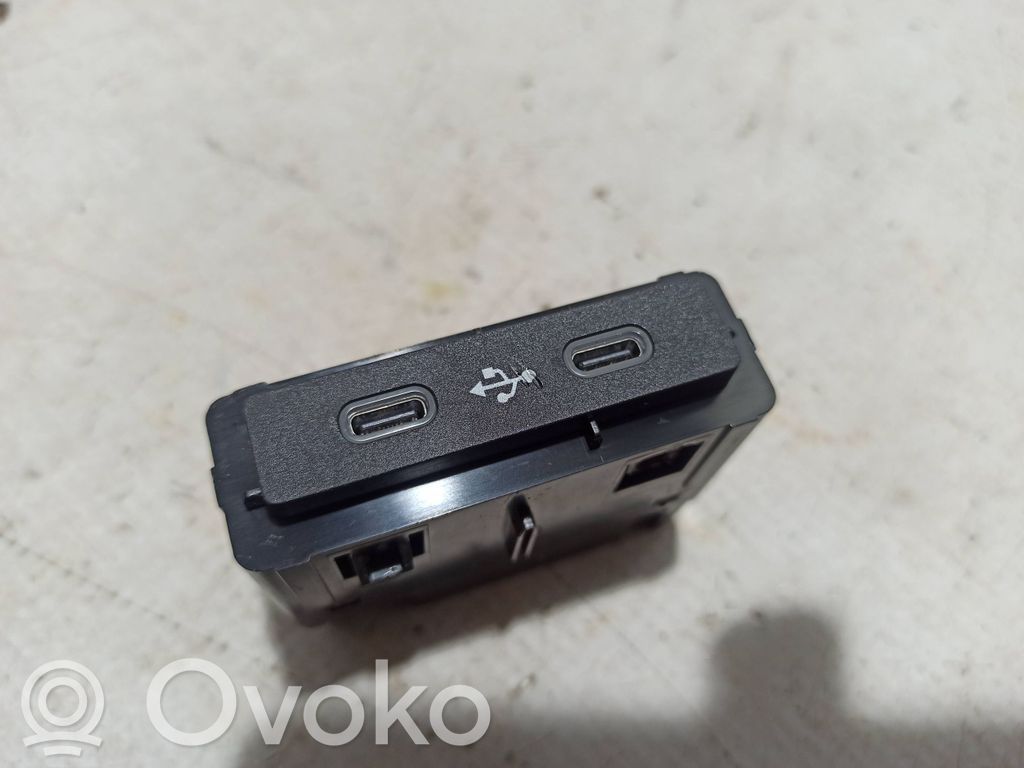 Dacia Duster III Enchufe conector USB 