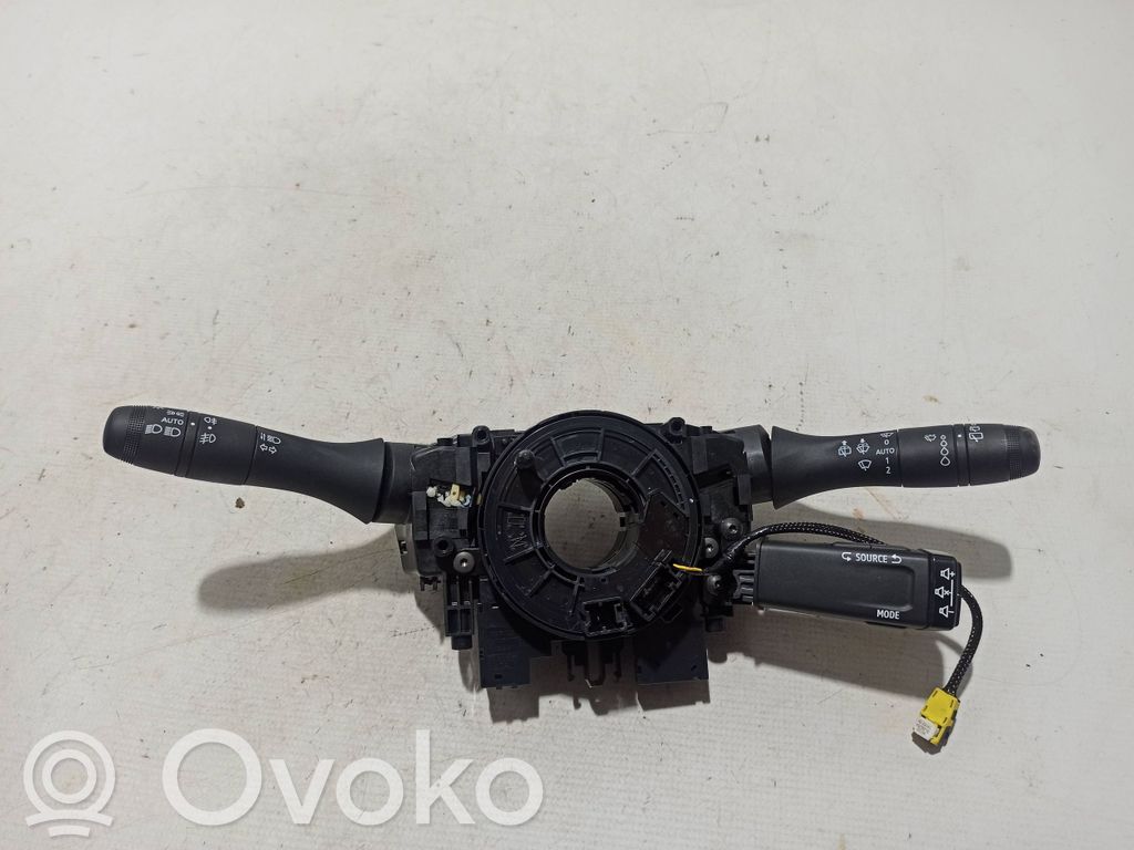 Dacia Duster III Wiper turn signal indicator stalk/switch 