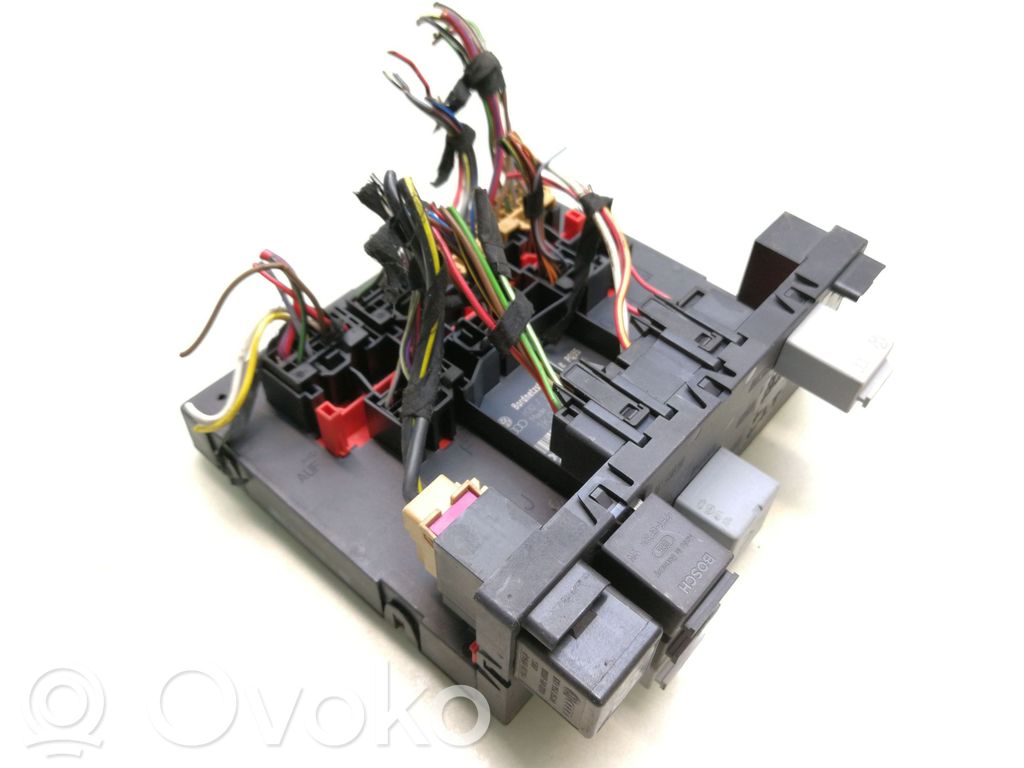 Volkswagen Touran I Fuse module 