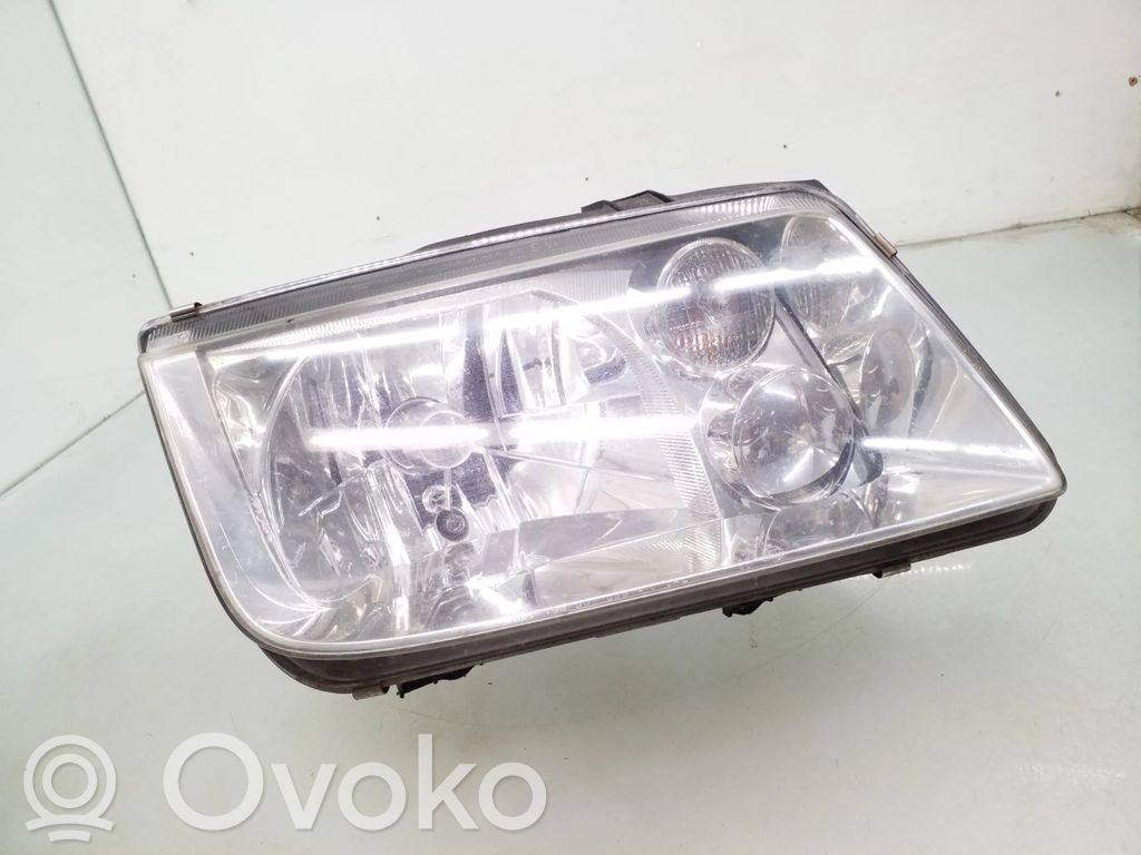Volkswagen Bora Lampa przednia 