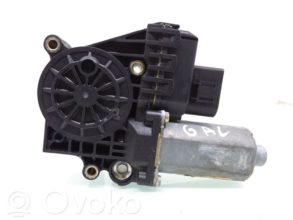 Audi A6 S6 C5 4B Silniczek podnoszenia szyby drzwi tylnych 