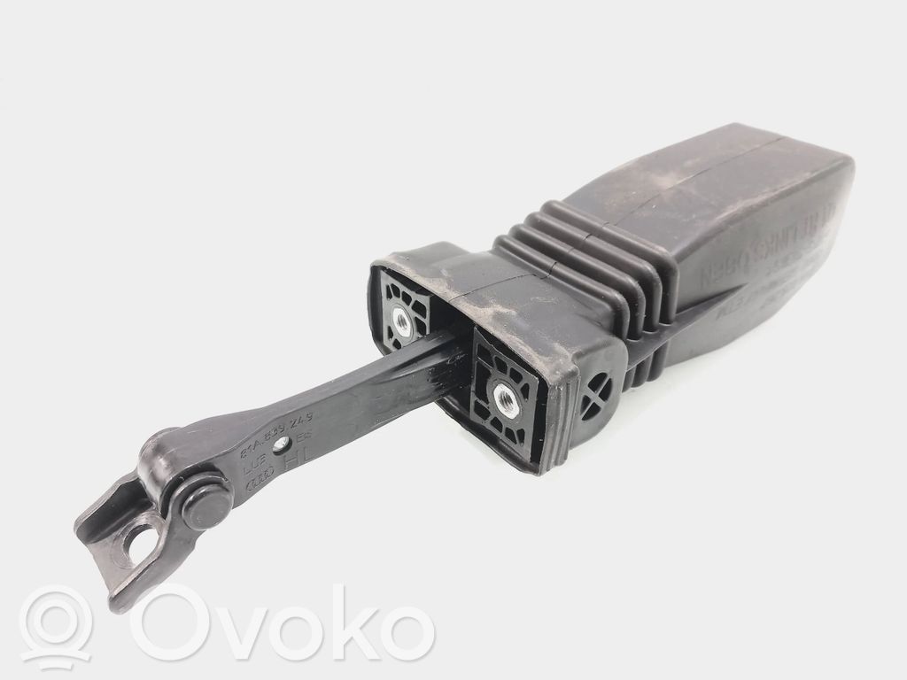 Audi Q2 - Takaoven pidätin 