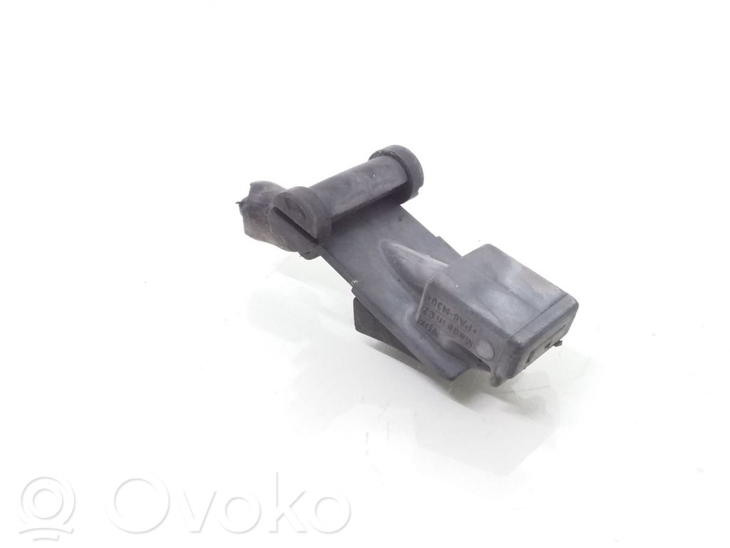 Volkswagen PASSAT B5 Windshield washer spray nozzle 