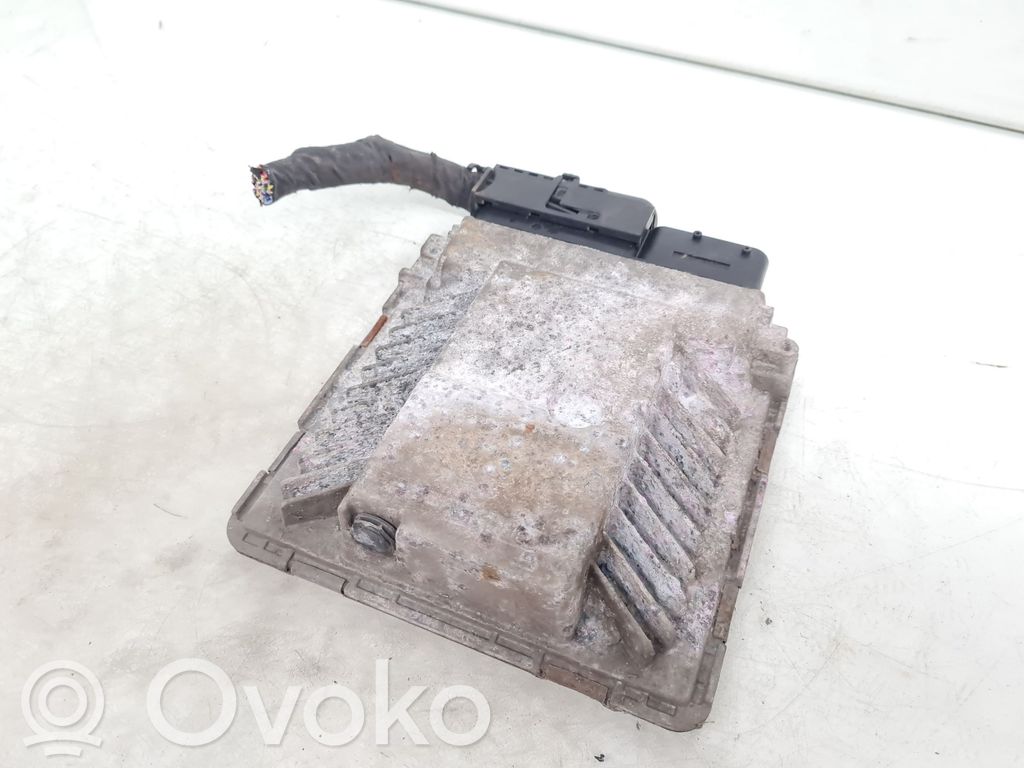 Volkswagen PASSAT B6 Engine control unit/module 