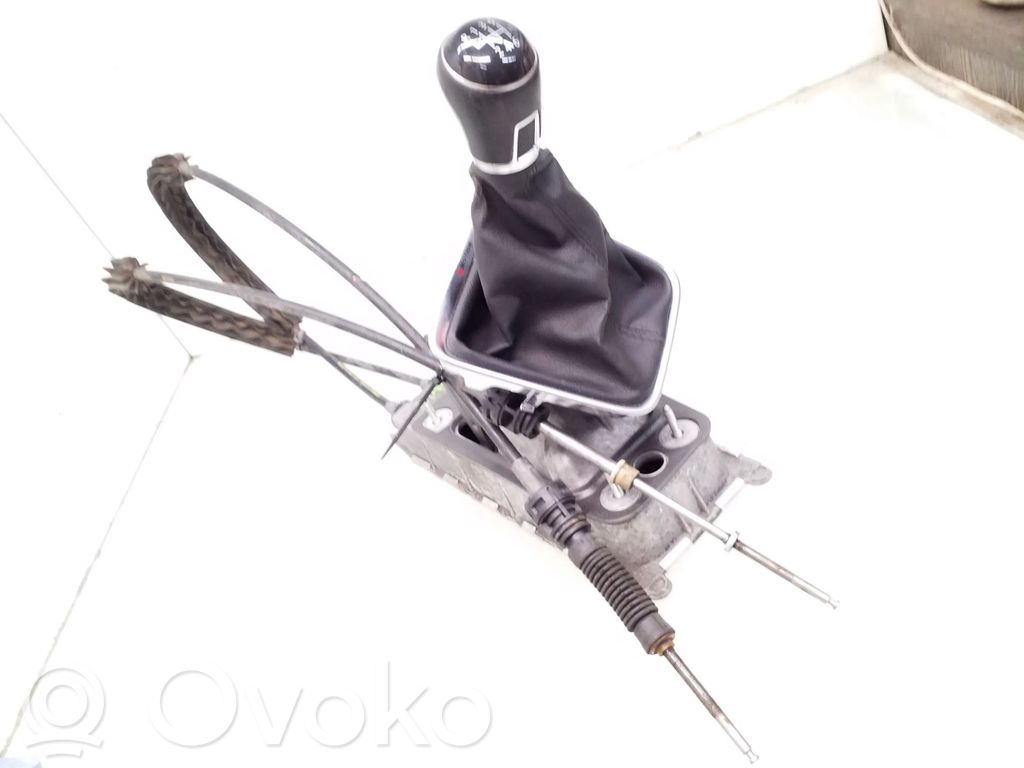 Volkswagen Tiguan Pavarų perjungimo mechanizmas (kulisa) 