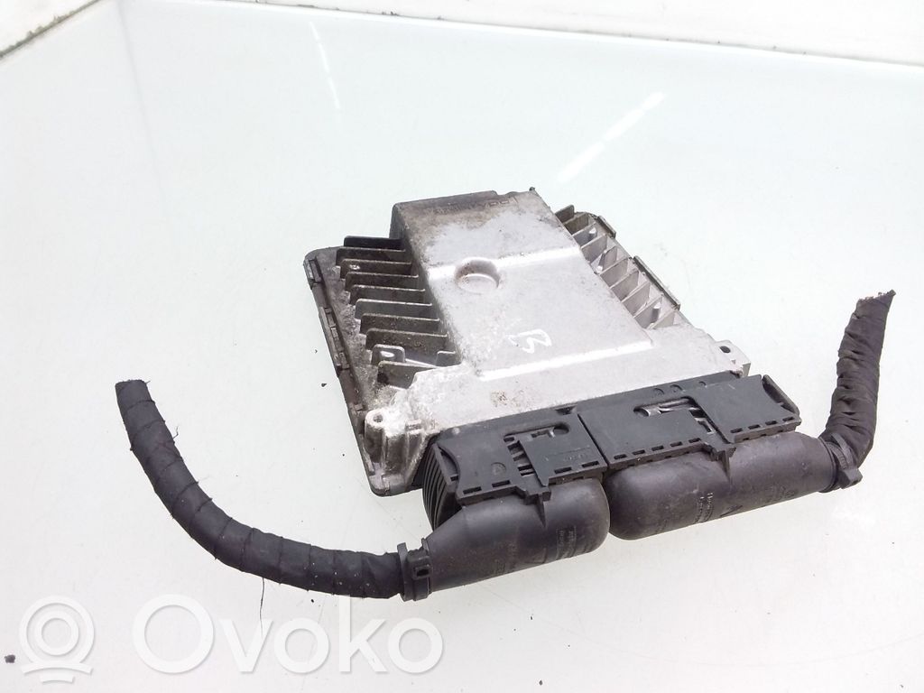 Volkswagen PASSAT B6 Engine control unit/module 