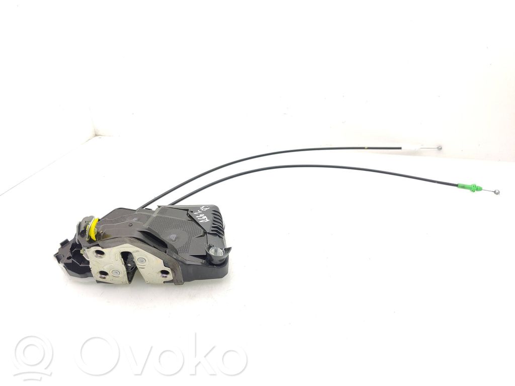 Toyota Yaris Priekšpusē slēdzene 