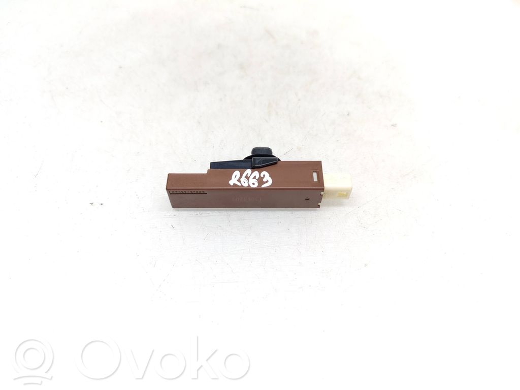 Toyota RAV 4 (XA40) Aerial antenna amplifier 