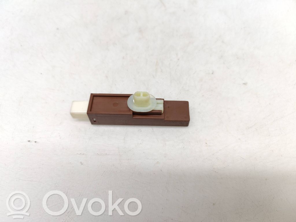 Toyota RAV 4 (XA40) Aerial antenna amplifier 