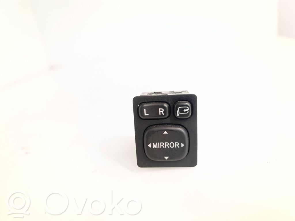 Toyota RAV 4 (XA40) Wing mirror switch 