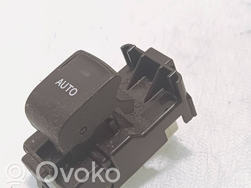 Toyota Prius (XW30) Electric window control switch 