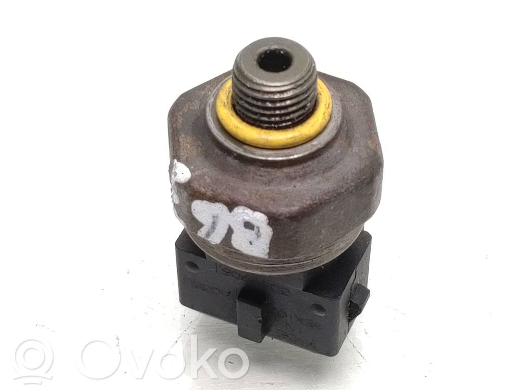 Volvo XC70 Air conditioning (A/C) pressure sensor 