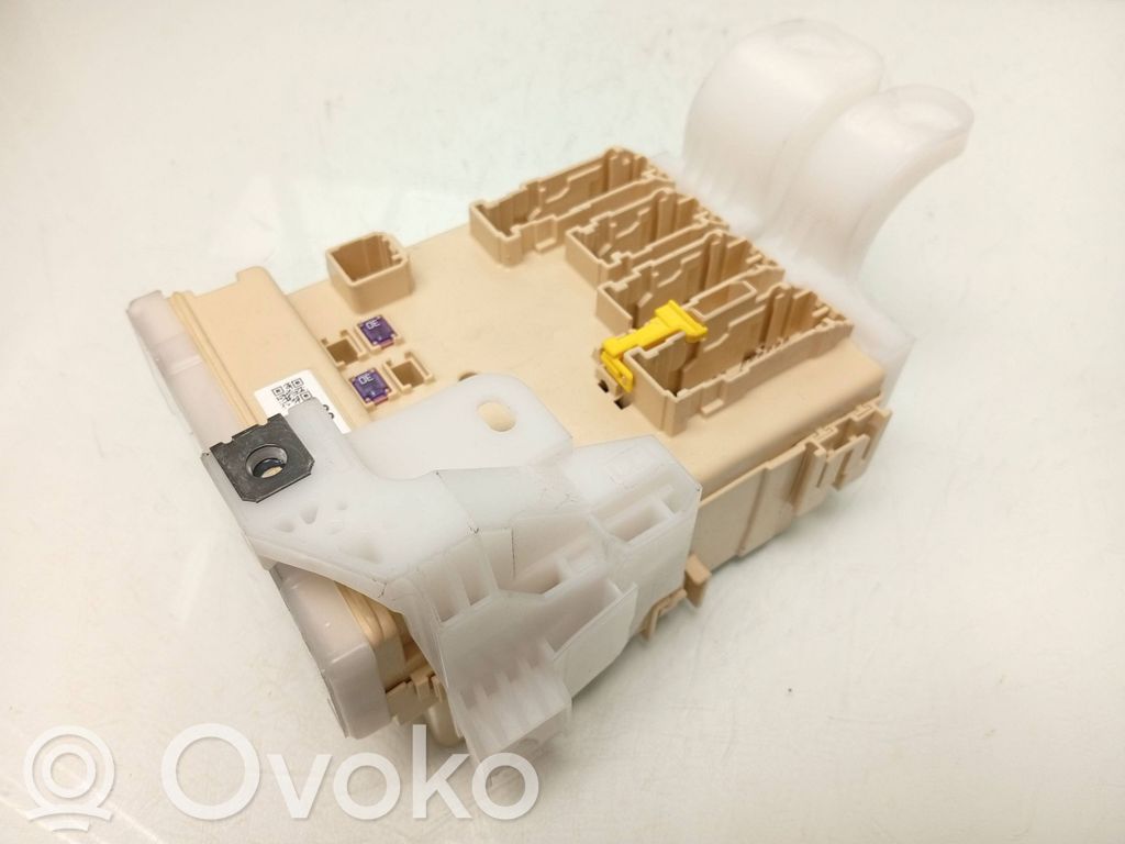 Toyota Auris E180 Módulo de fusible 