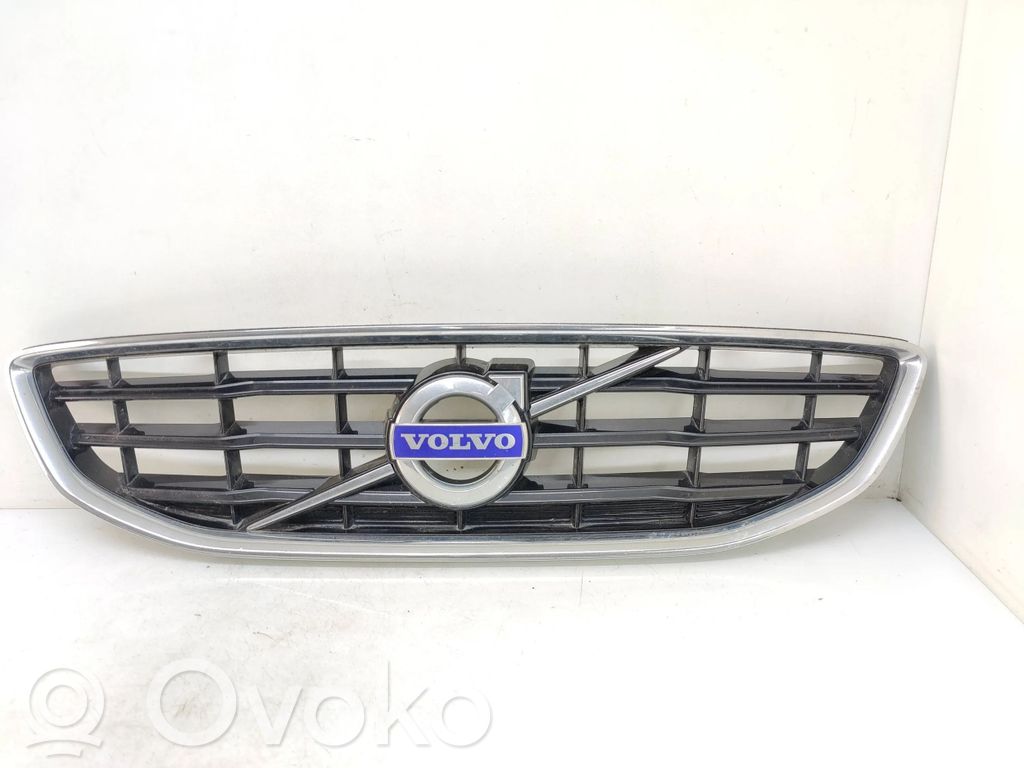 Volvo V40 Etupuskurin ylempi jäähdytinsäleikkö 