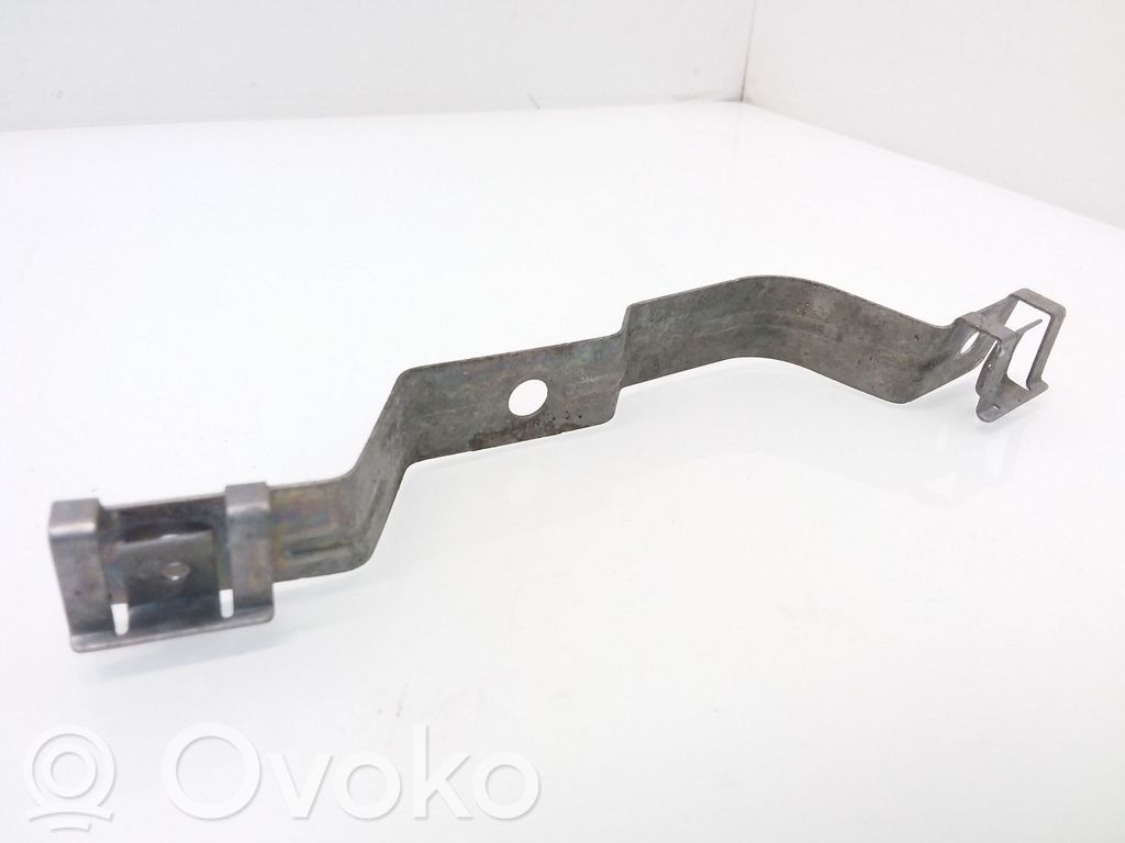 Bumper support mounting bracket corner   110454100B