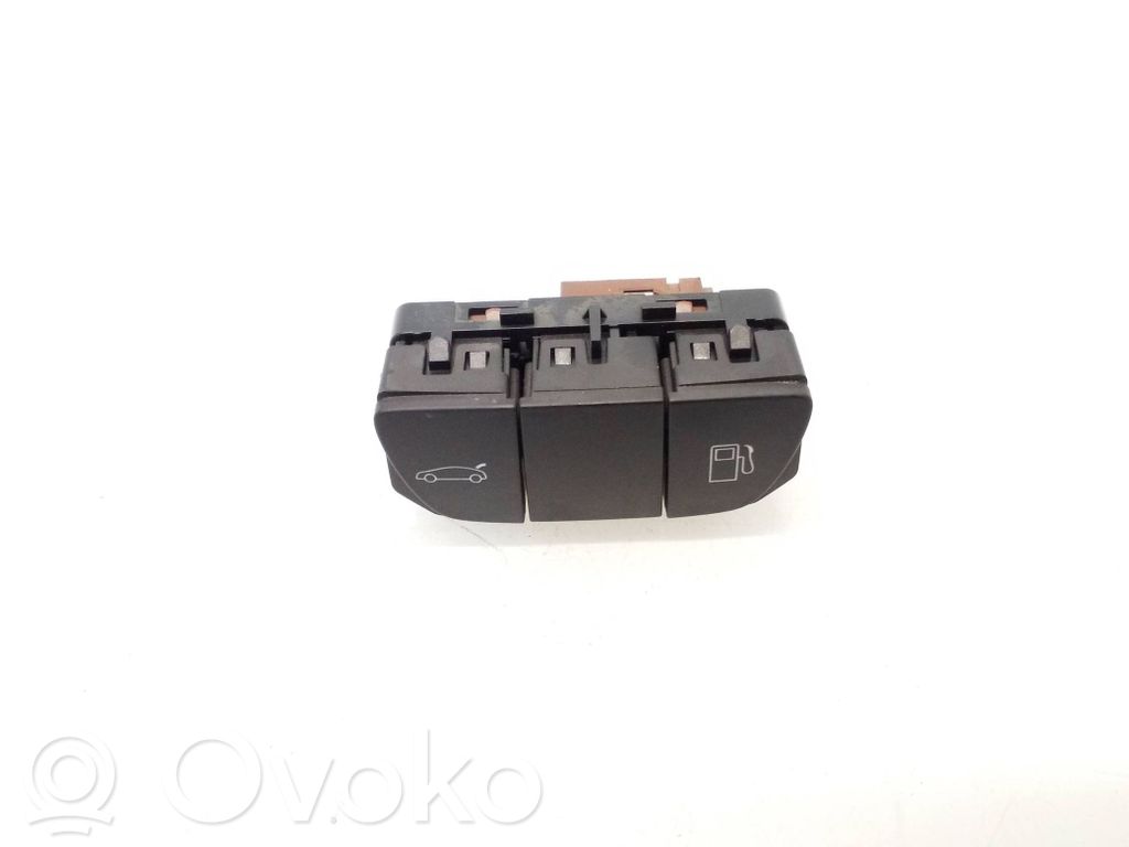 Peugeot 508 Fuel tank opening switch 