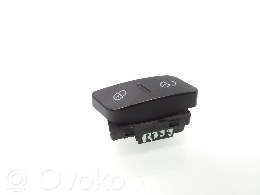 Volkswagen Tiguan Central locking switch button 