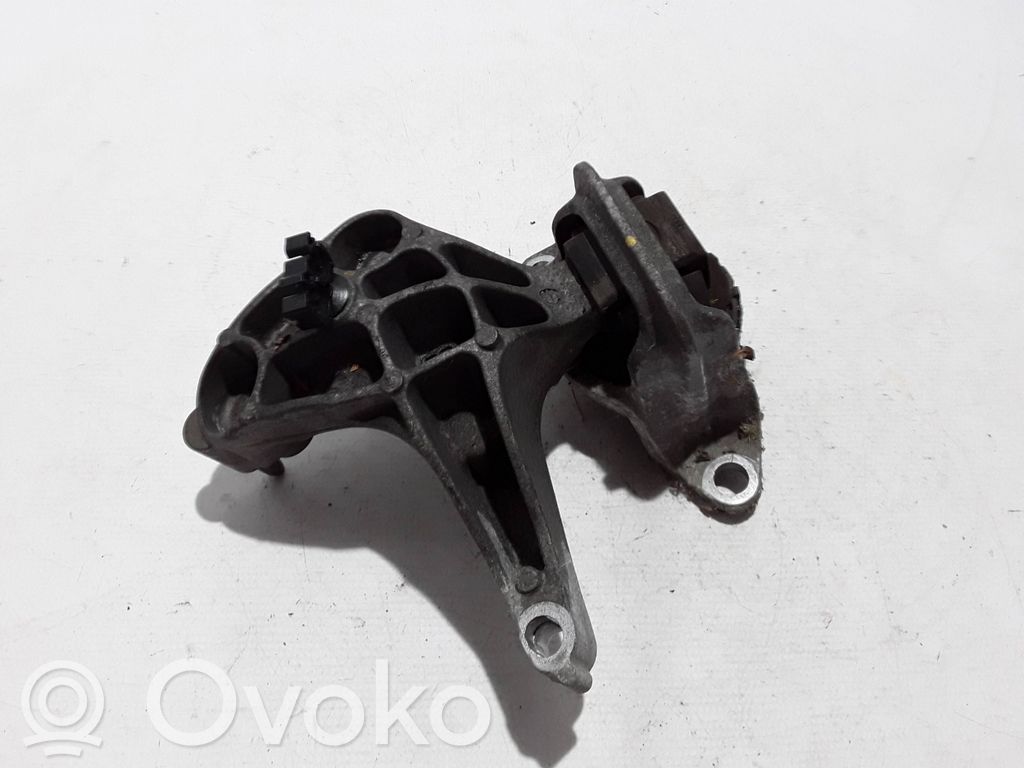 Renault Fluence Engine mount bracket 