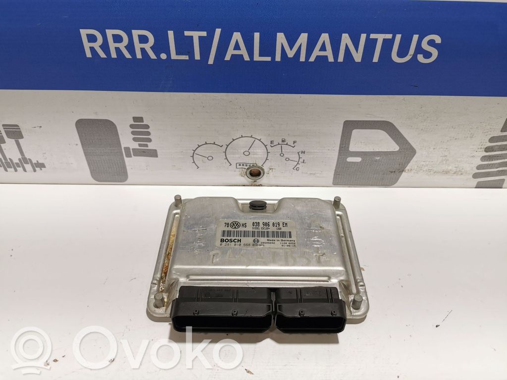Volkswagen PASSAT B5.5 Engine control unit/module 