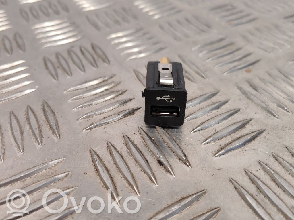 BMW 7 F01 F02 F03 F04 Разъем USB 