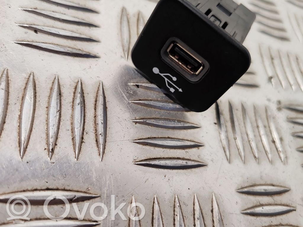 Jeep Renegade USB socket connector 