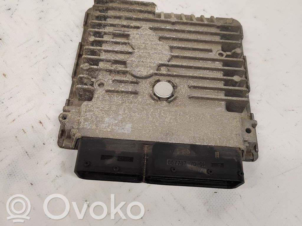 Volkswagen Golf VI Engine control unit/module 