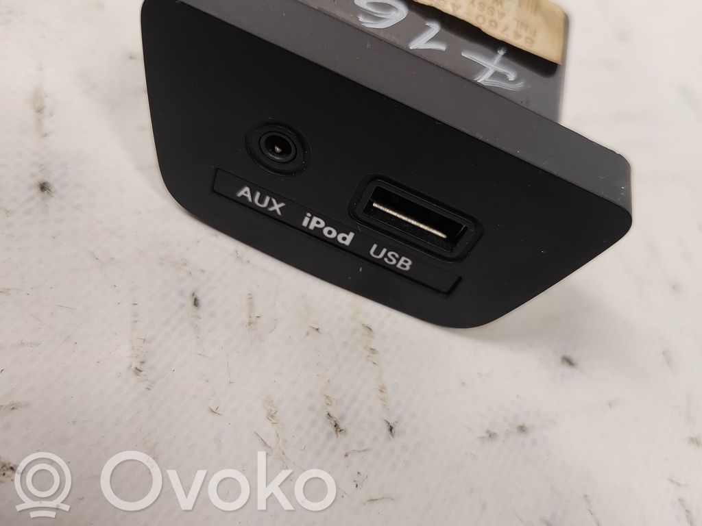 Hyundai i30 Enchufe conector USB 