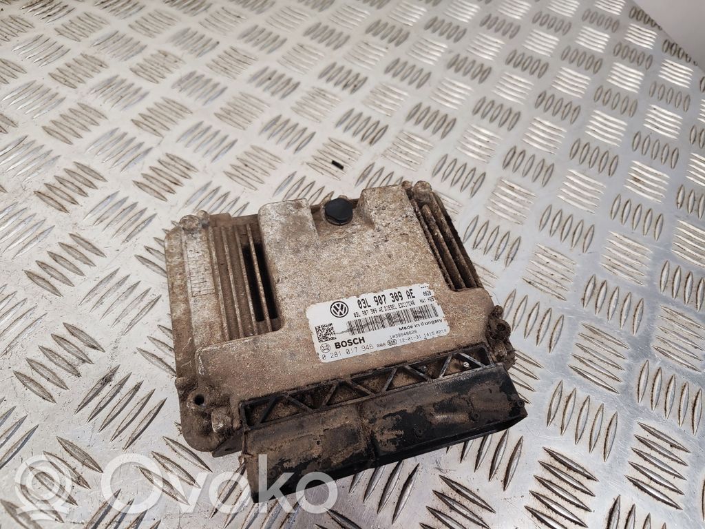 Volkswagen PASSAT B7 Engine control unit/module 
