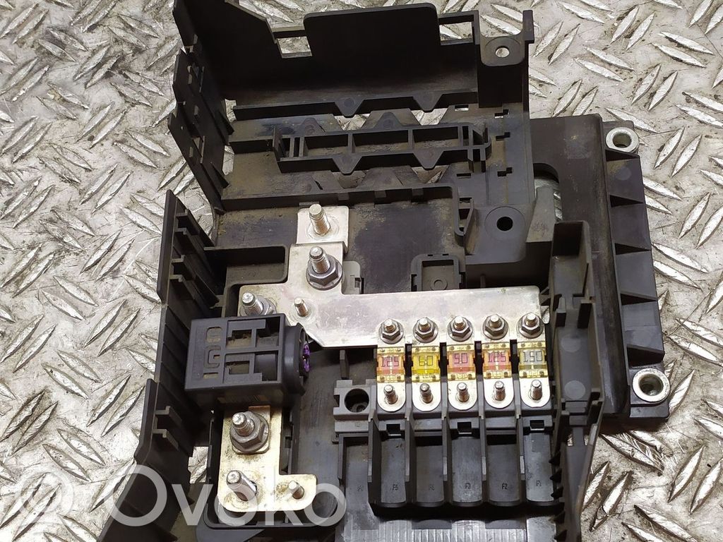 Audi Q7 4L Fuse module 