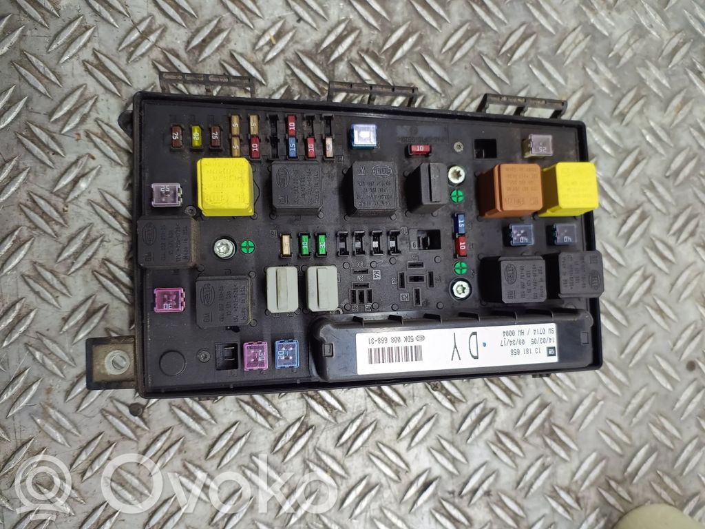 Opel Astra H Fuse module 
